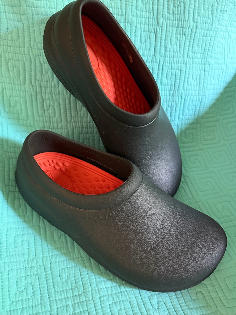 Crocs Literide black waterproof like new slip on women’s 9 men’s 7
